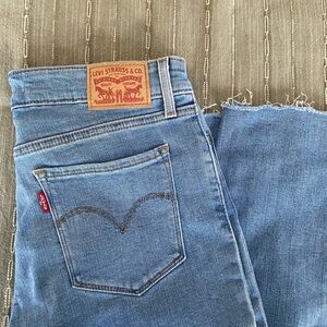 Levi’s 711 Skinny Ankle Jeans